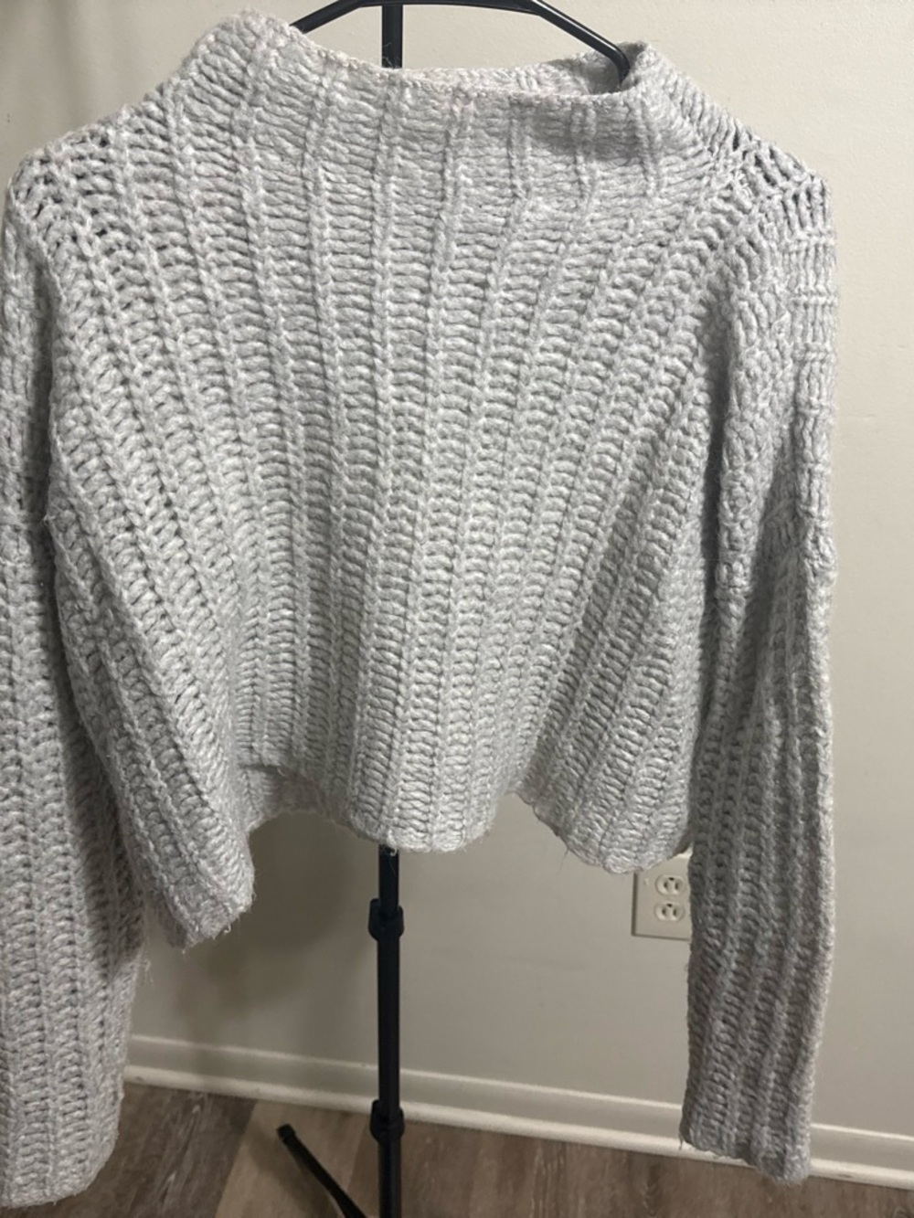 Aerie Light Gray Cropped Knit Women's Sweater